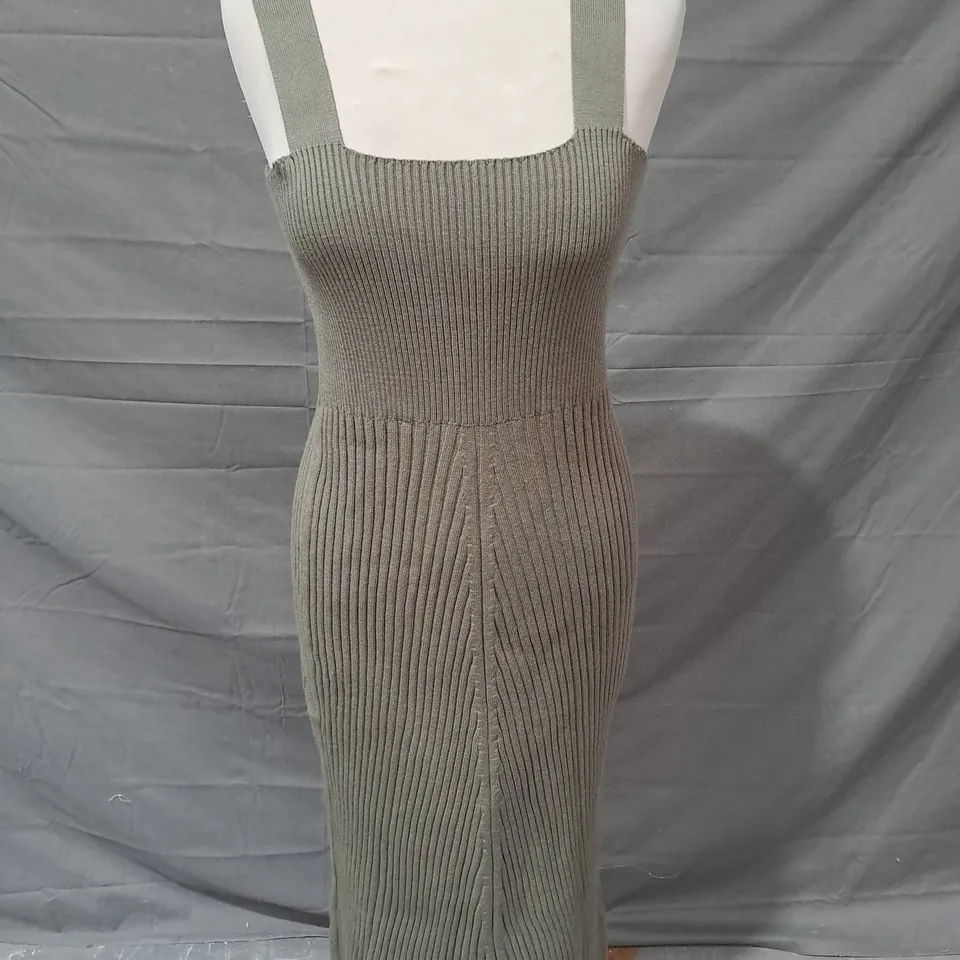 CIDER DRESS IN GREEN SIZE MEDIUM