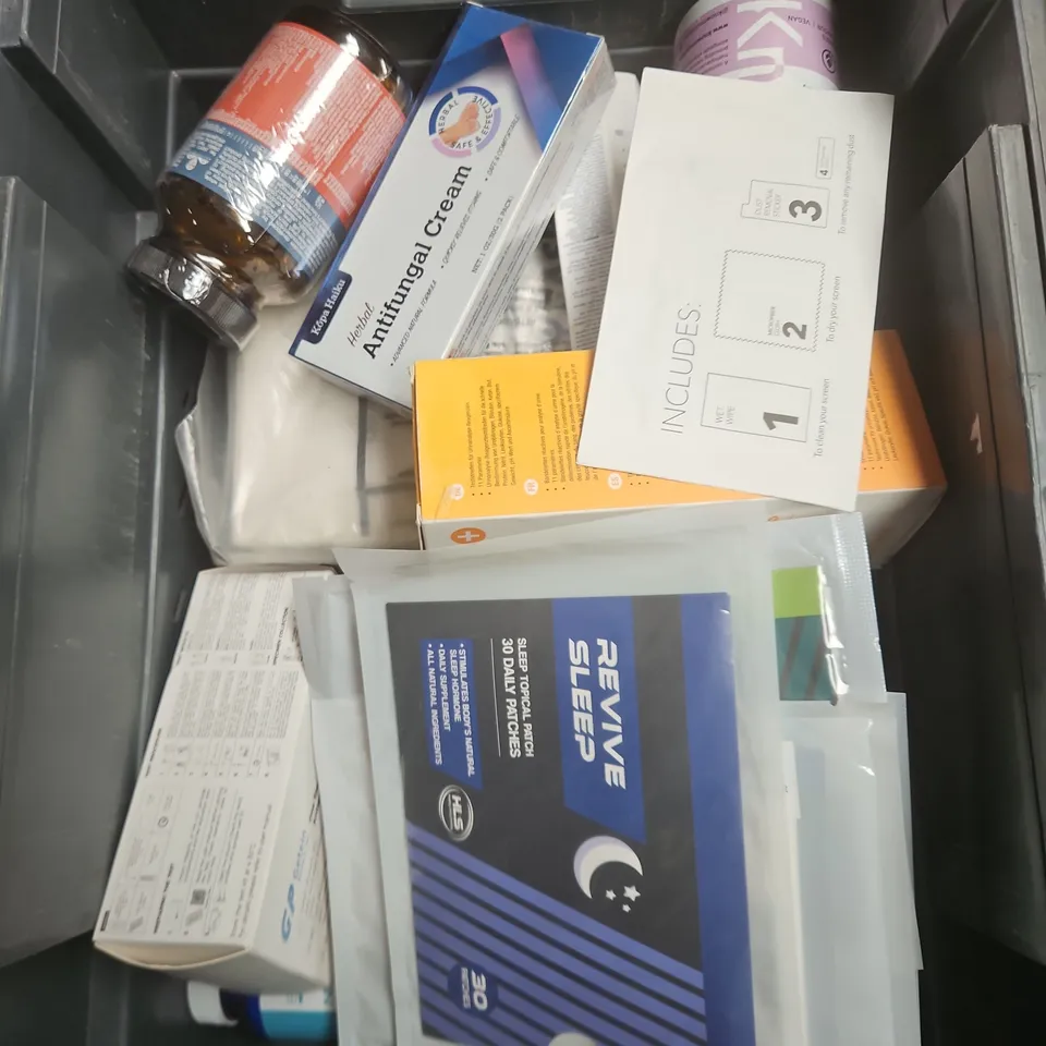TOTE OF APPROXIMATELY 20 ASSORTED HEALTHCARE PRODUCTS TO INCLUDE REVIVE PATCHES - PLANTOPIA SOAKING SALTS AND MULT-VITAMINS
