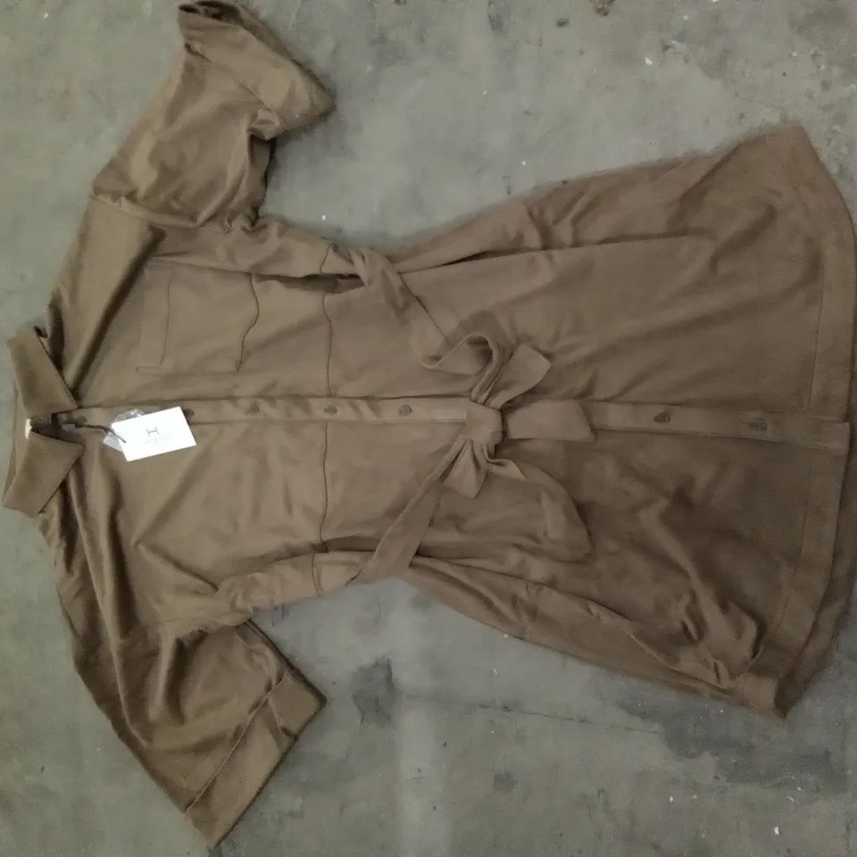 APPROXIMATELY 14 HALSTON BROWN DRESSES MEDIUM