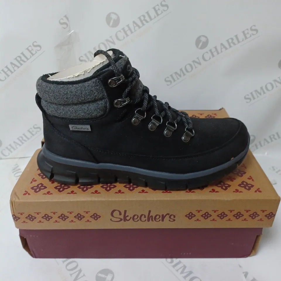 BOXED PAIR OF SKECHERS SYNERGY WARM BOOTS, BLACK - SIZE 5