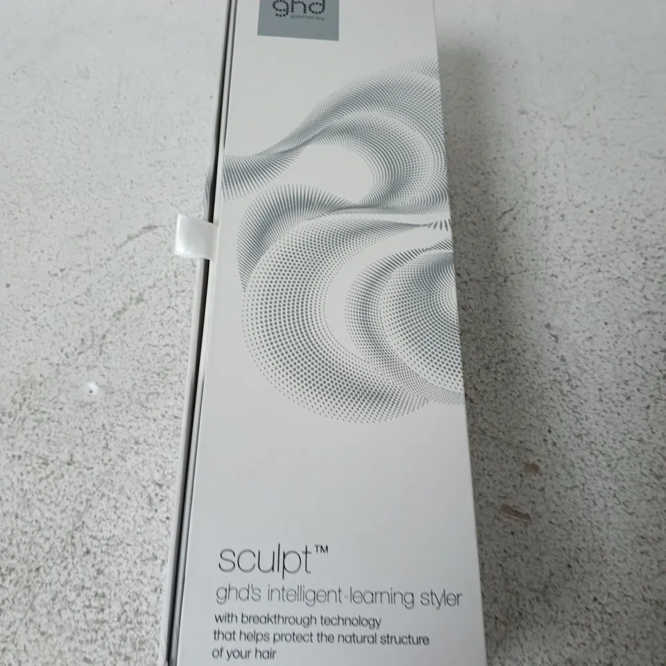 GHD SCULPT INTERACTIVE HAIR STRAIGHTENER - IN WHITE
