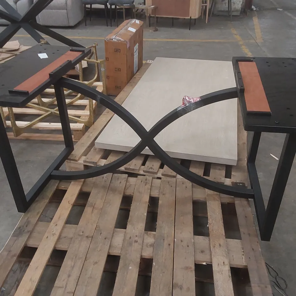 HOOKER FURNITURE SOLID WOOD DINING TABLE