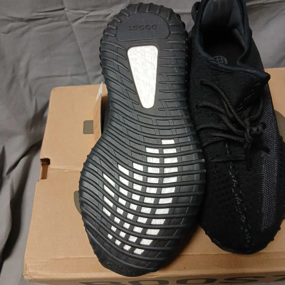 ADIDAS YEEZY BOOST 350 V2 BLACK SNEAKERS SIZE 6