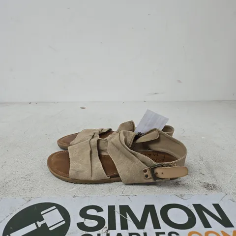 BLOWFISH BEIGE FABRIC STRAP SANDALS WITH BUCKLE UK SIZE 9