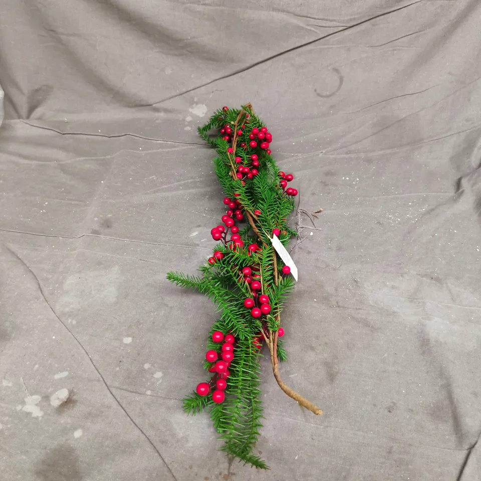 BOX 6 X 2 GISELA GRAHAM RED BERRY GARLANDS (12 IN TOTAL)
