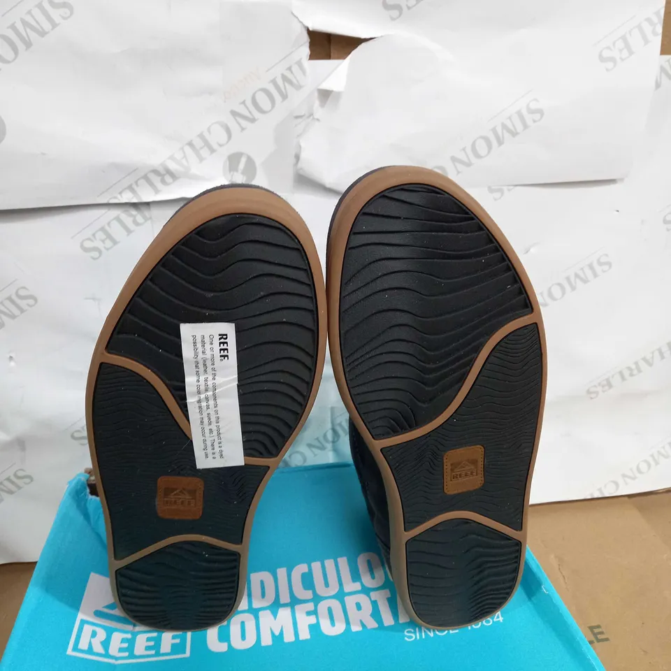 BOXED PAIR OF REEF CUSHION SWAMI BLACK ROCK SHOES SIZE 11
