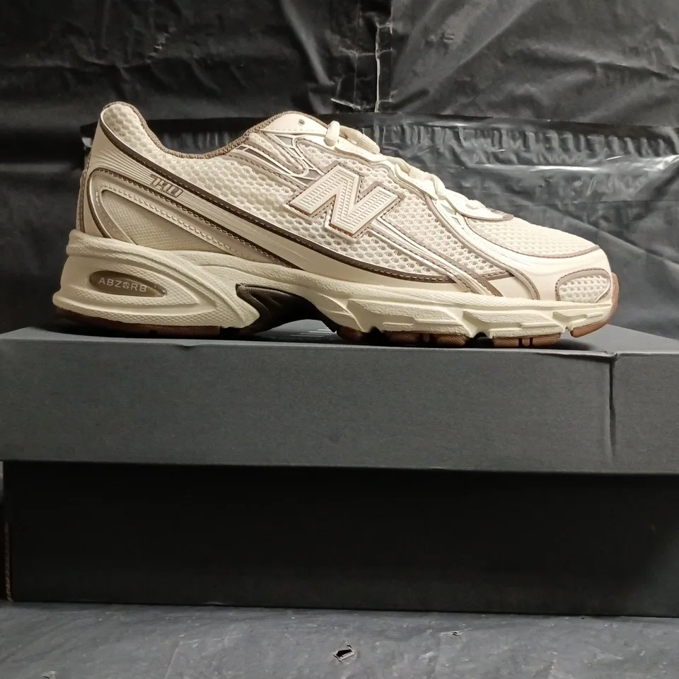 BOXED PAIR OF NEW BALANCE 740 TRAINERS IN CREAM/BROWN SIZE UK 8