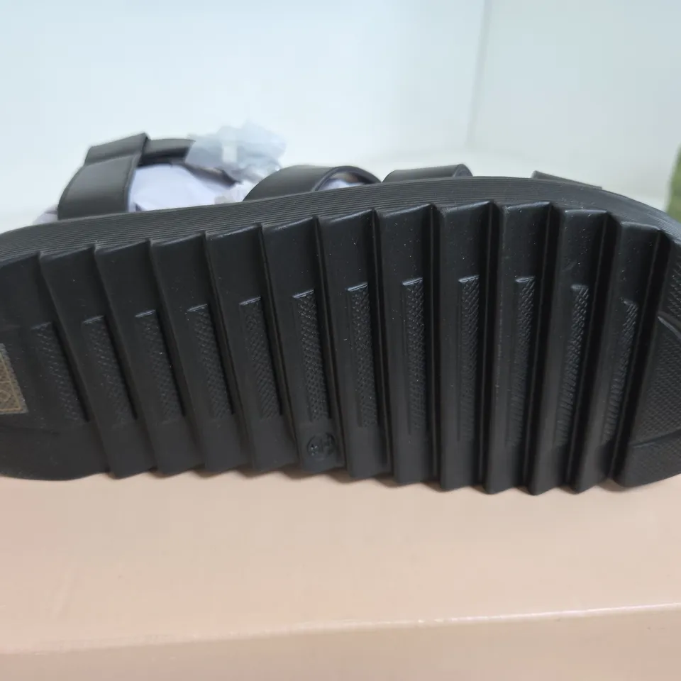 RAVEL OAKLEY SIZE UK 5