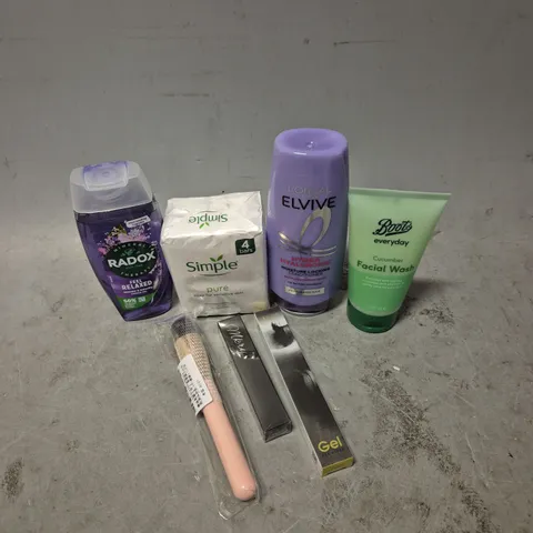 APPROXIMATELY 20 HEALTH AND BEAUTY PRODUCTS TO INCLUDE RADOX SHOWER GEL, L'OREAL ELVIVE CONDITIONER AND SIMPLE SOAP