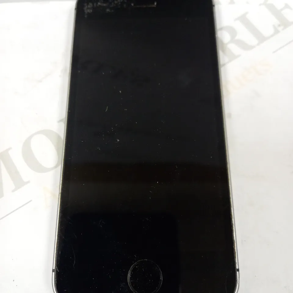 APPLE IPHONE SE (1ST GENERATION) - SILVER 