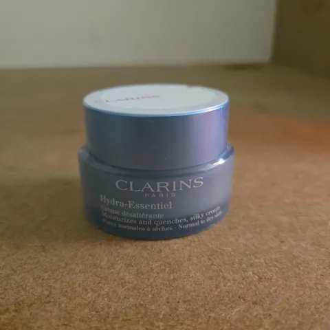 CLARINS PARIS HYDRA ESSENTIEL MOISTURIZES AND QUENCHES SILKY CREAM 50ML
