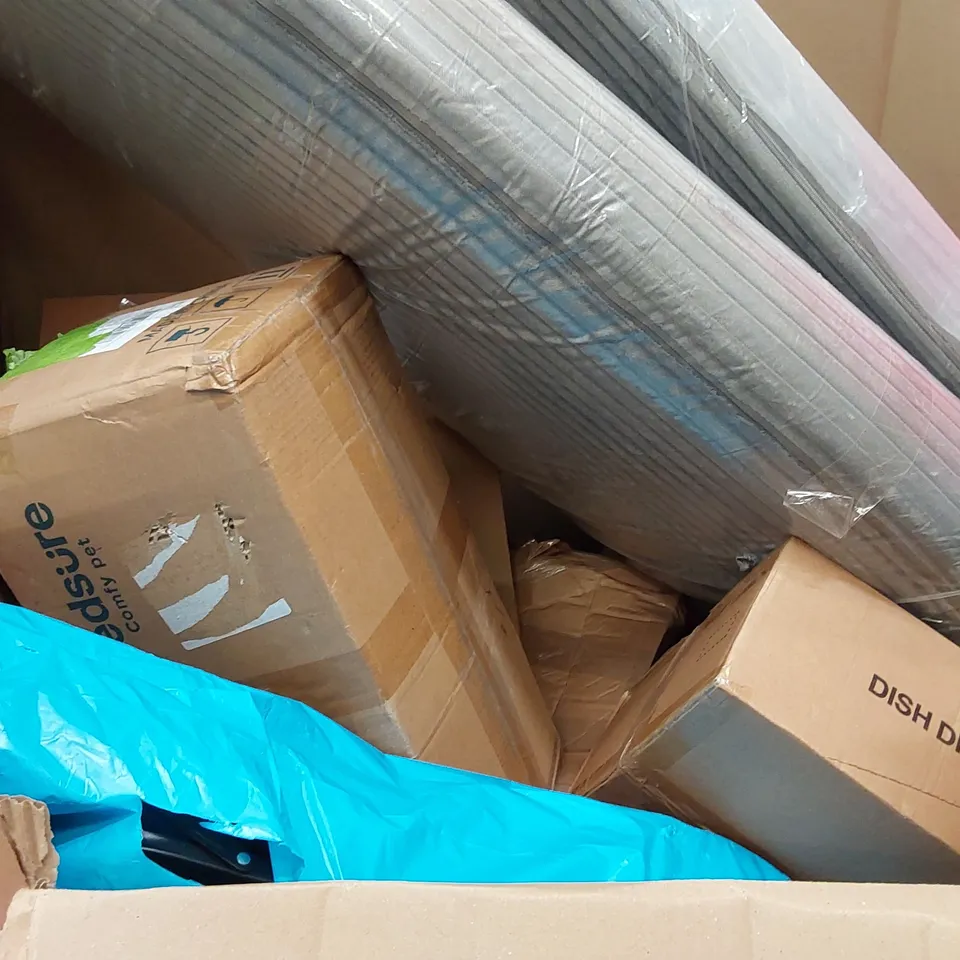 PALLET OF ASSORTED ITEMS INCLUDING: SPACE HEATER, PET BED, FOLDING MATTRESS, DISH DRYING RACK. DIY ROMAN CLOCK ACRYLIC 