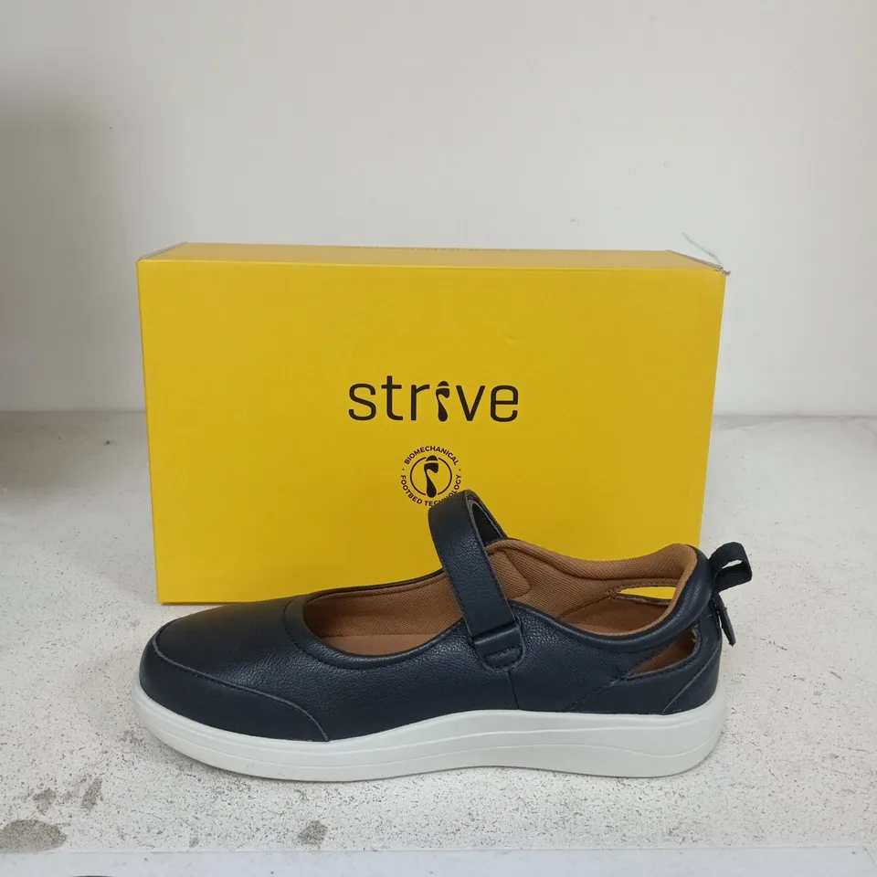 STRIVE NAVY VELCRO-STRAP TRAINER SHOES SIZE UK 7