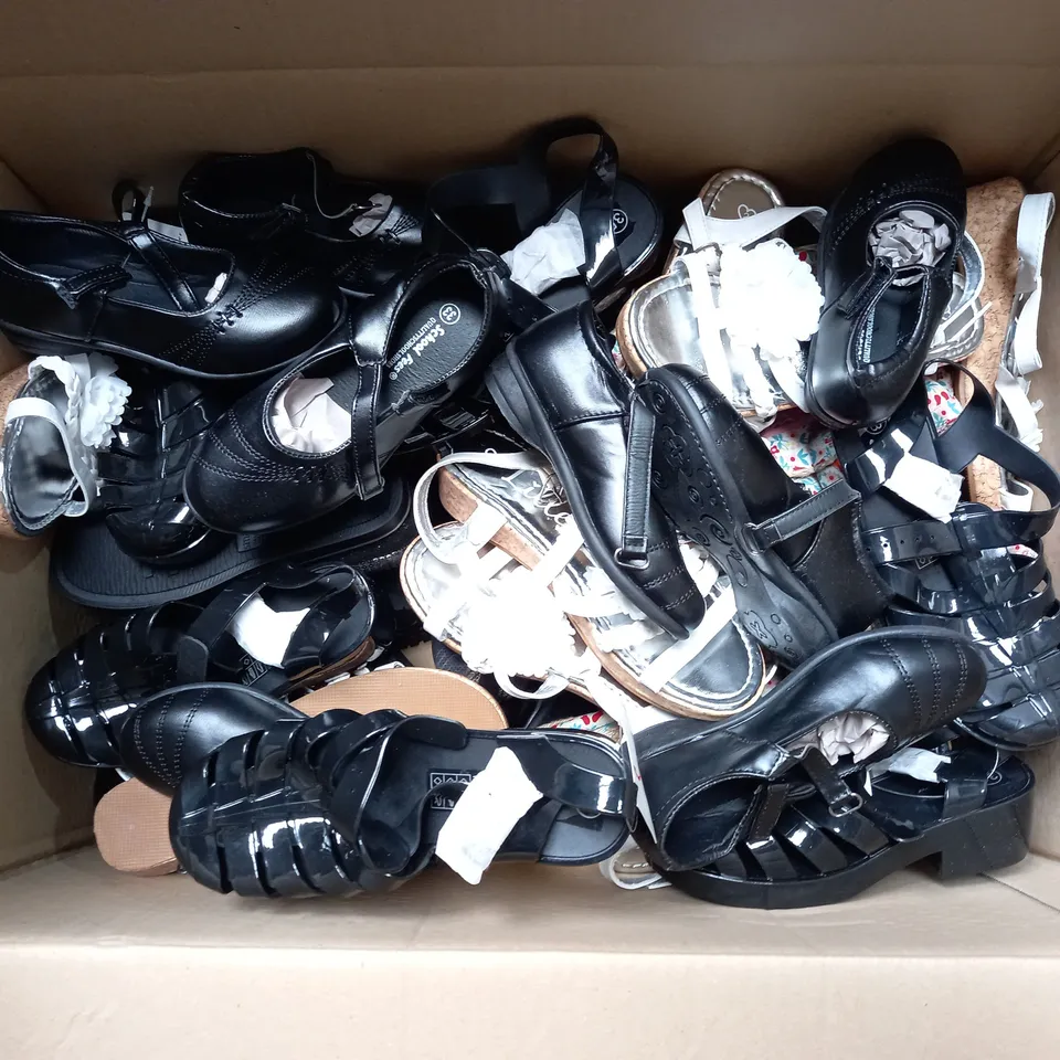 APPROXIMATELY 13 ASSORTED KIDS PAIRS OF SHOES IN VARIOUS COLOURS, STYLES, AND SIZES