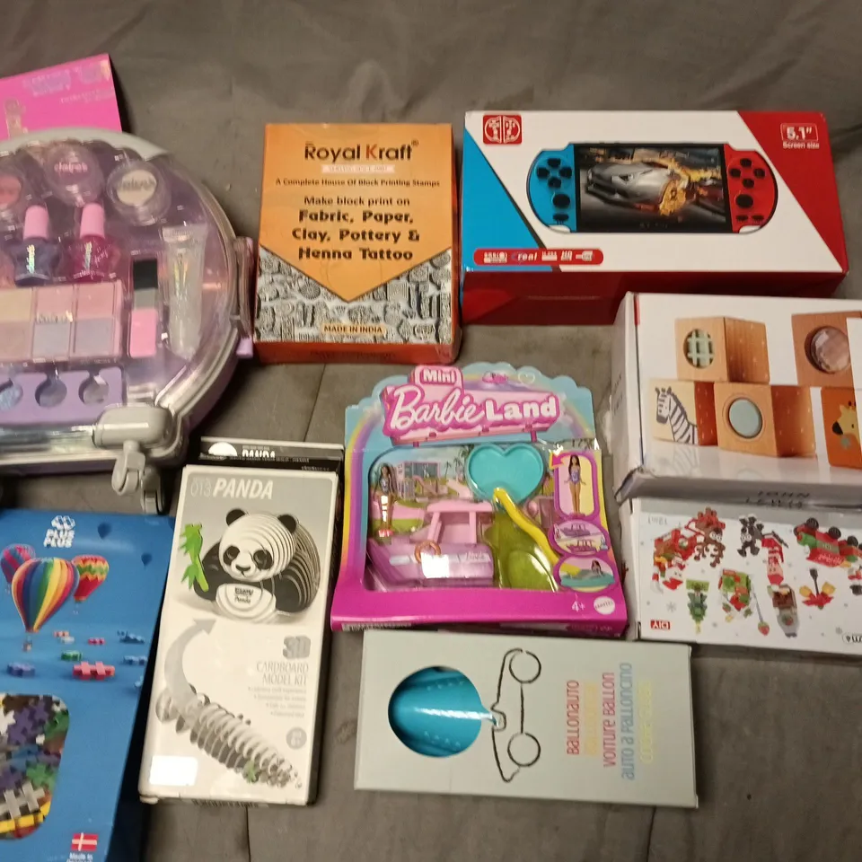 ASSORTED CHILDREN'S TOYS, CRAFTS & BATH BOOKS – MIXED LOT