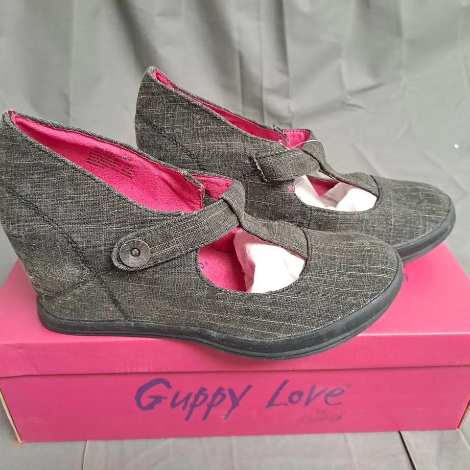 BOX OF APPROXIMATELY 10 PAIRS OF BLACK GUPPY LOVE WEDGE SHOES IN VARIOUS SIZES 