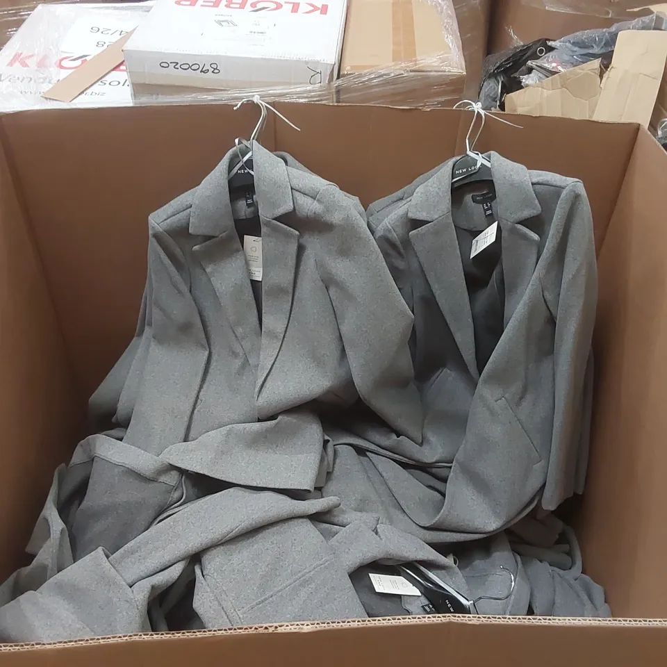 PALLET CONTAINING A VERY LARGE QUANTITY OF NEWLOOK FORMAL DRESS COATS