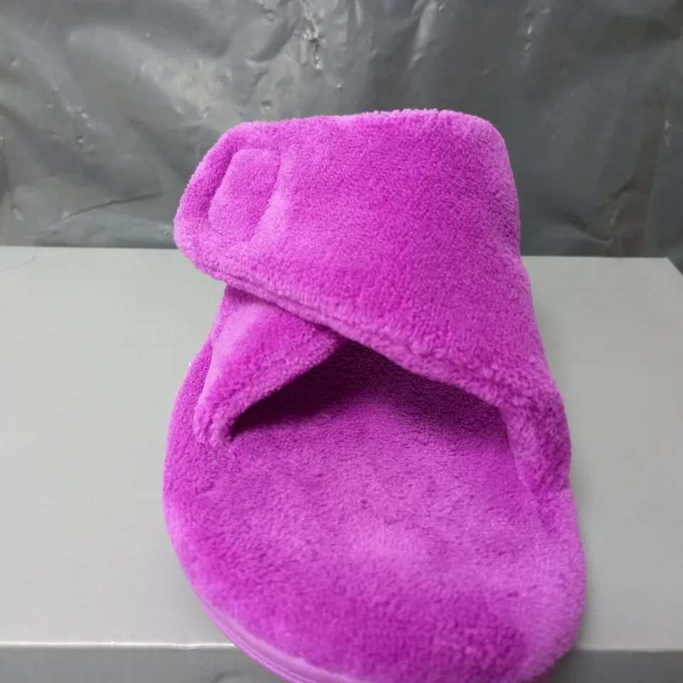 VIONIC INDULGE RELAX SLIPPERS IN PURPLE - SIZE 7