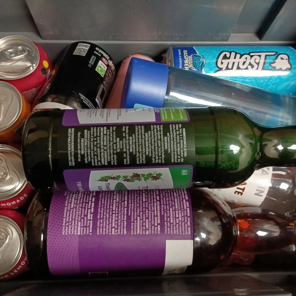 APPROXIMATELY 13 ASSORTED DRINKS TO INCLUDE GHOST BLUE RASPBERRY, VOSS PLUS WATER, BULK VANILLA BARISTA SYRUP, ETC - COLLECTION ONLY