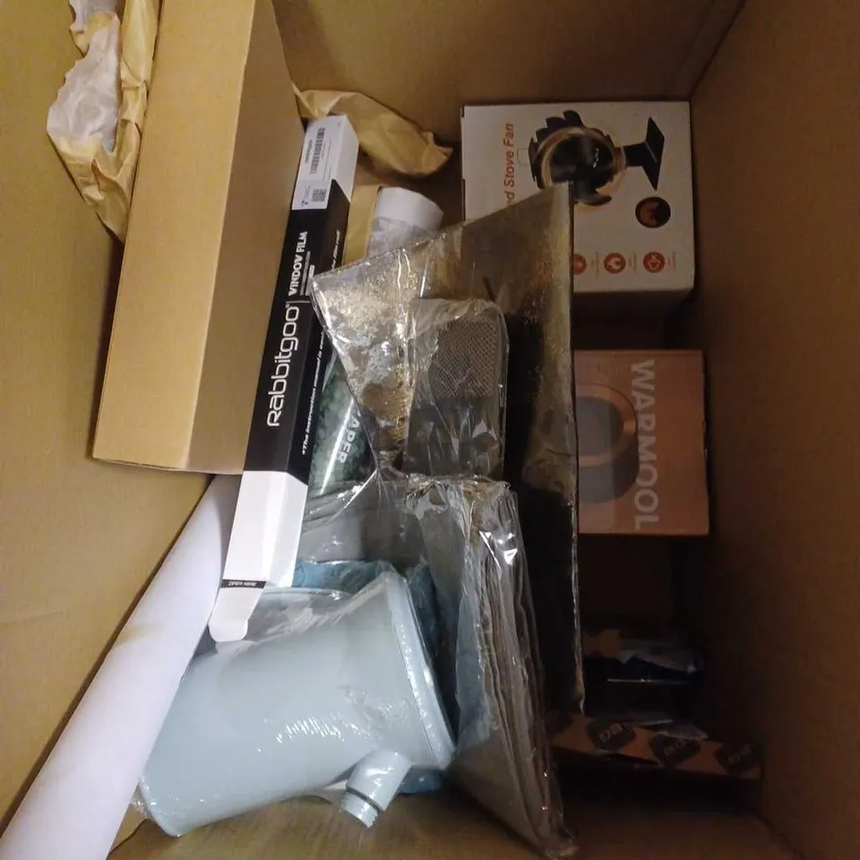 LARGE BOX OF APPROXIMATELY 12 ASSORTED HOUSEHOLD ITEMS TO INCLUDE - BACKPACKS - DOCK & BAY TOWEL - BASKERVILLE MUZZLE - ETC