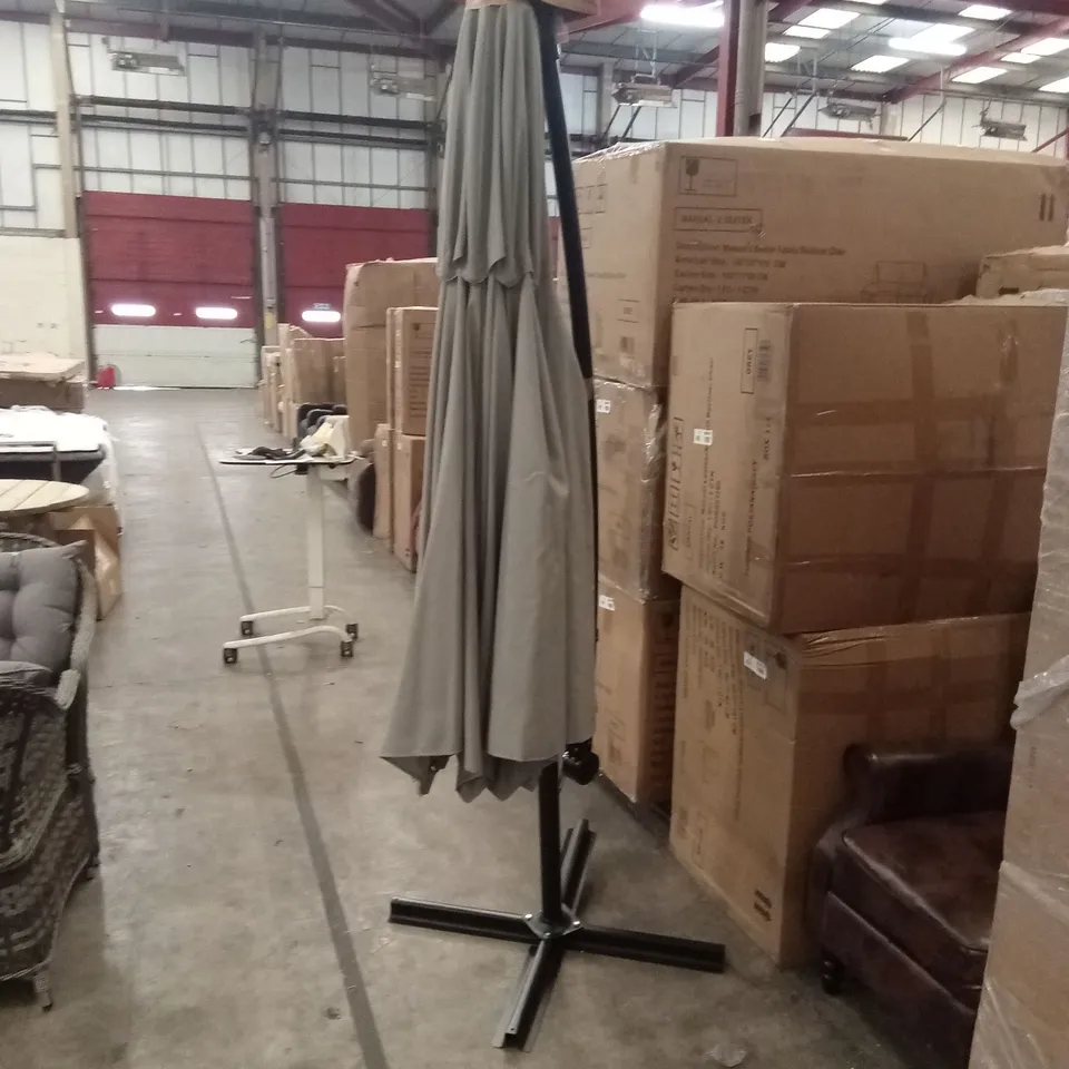 OUTDOOR FREESTANDING GARDEN PARASOL