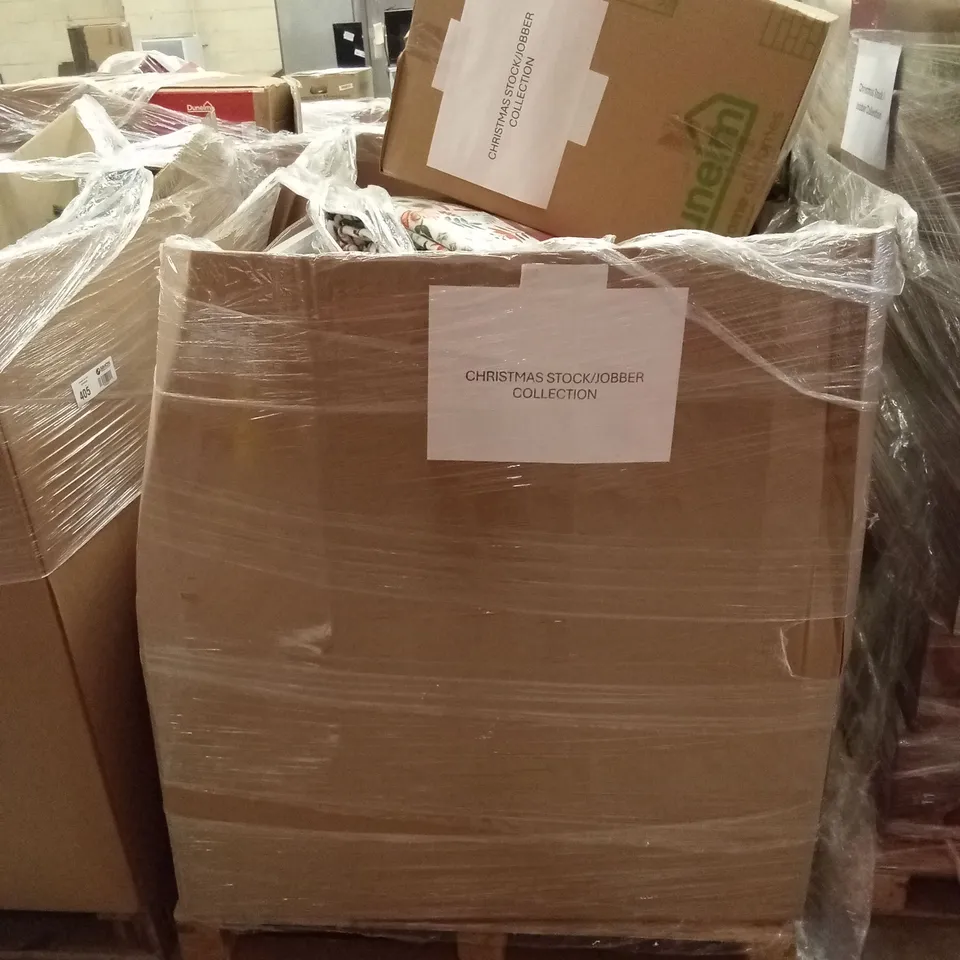 PALLET TO CONTAIN A LARGE ASSORTMENT OF CHRISTMAS DECORATIONS ITEMS TO INCLUDE; BAUBLES, DUVET COVER SETS, LIGHTING DECOR ETC