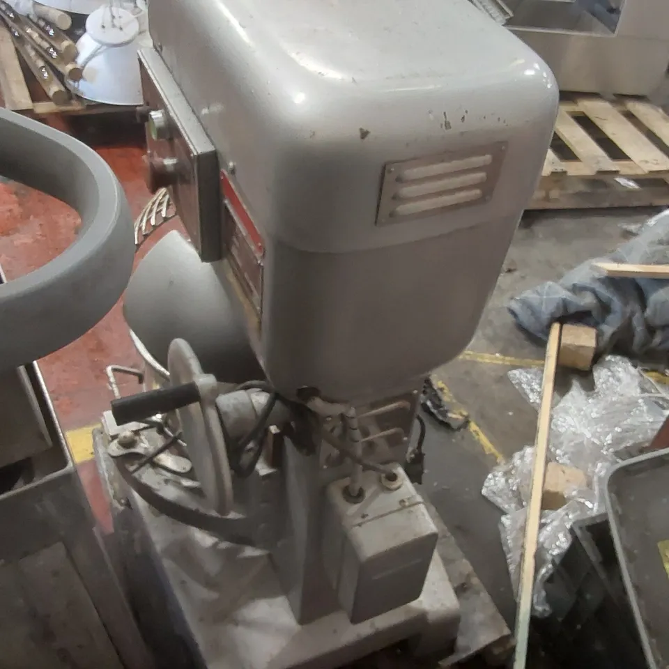 COMMERCIAL B30 HEAVY DUTY MIXER