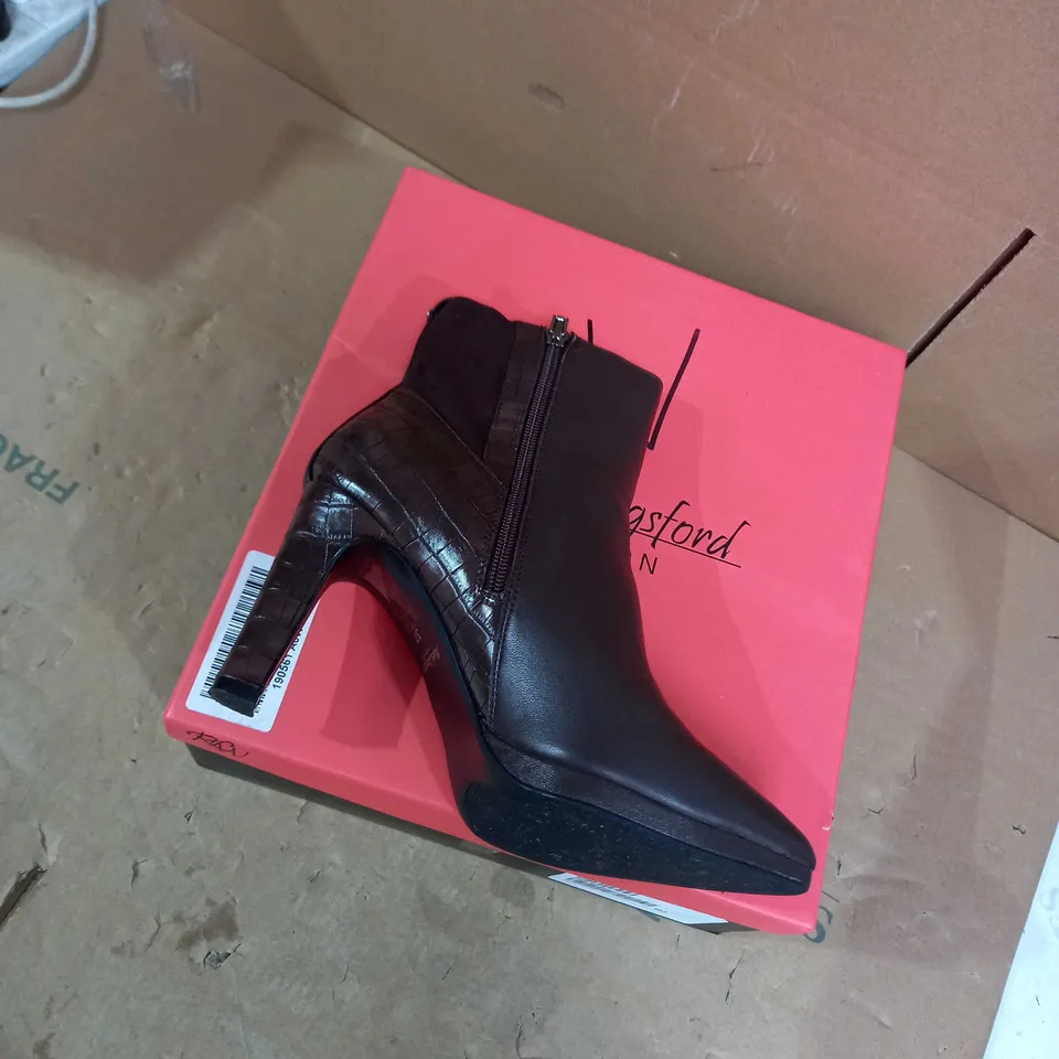 RUTH LANGSTORD STYLE BLACK HIGH HEELS 
