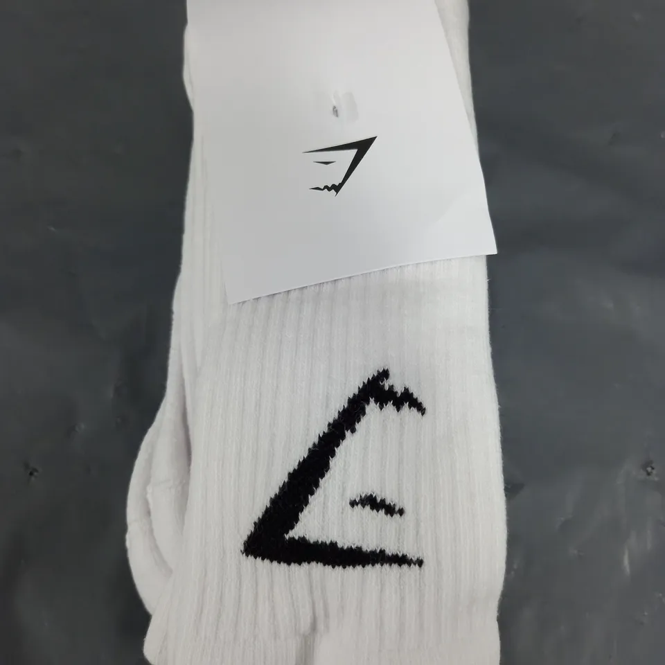 GYMSHARK CREW SOCKS 3PCK IN WHITE - MEDIUM