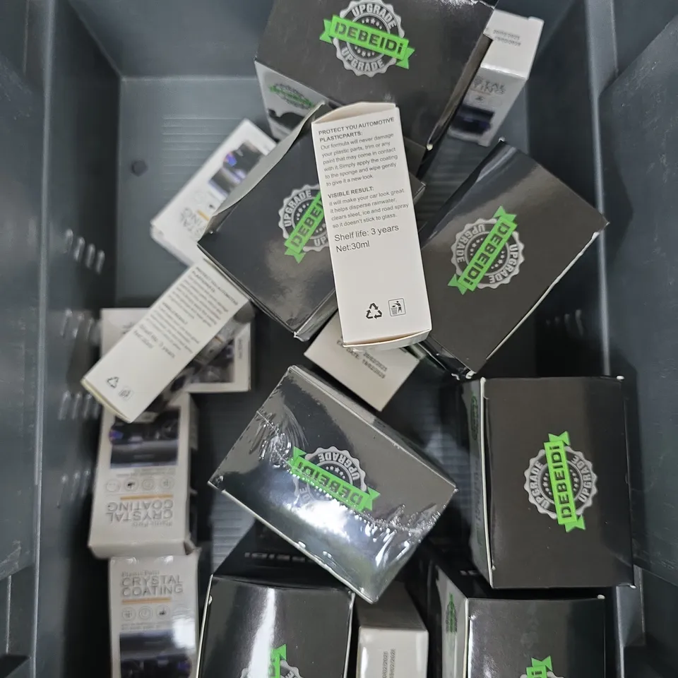 APPROXIMATELY 15 ASSORTED VEHICLE ACCESSORIES TO INCLUDE SNOW FOAM, GEAR OIL, OIL FILM BRUSH ETC 