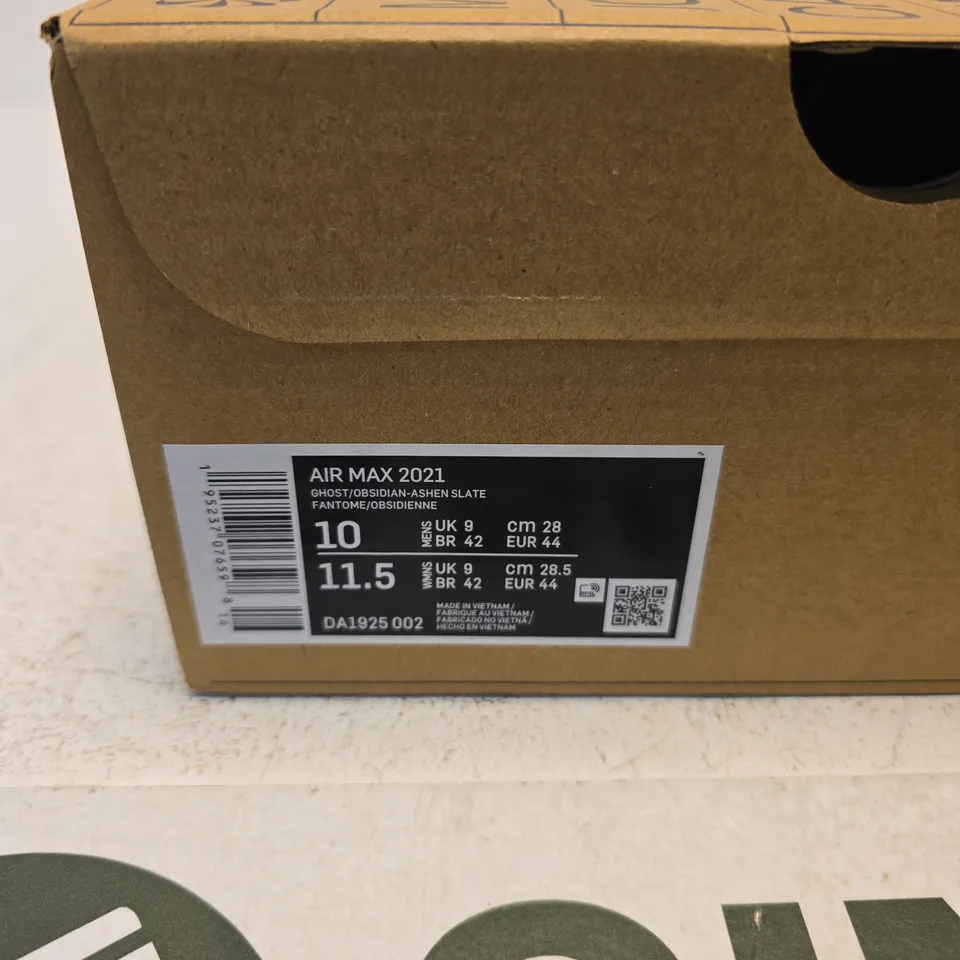 NIKE AIR MAX 2021 BLACK/WHITE TRAINERS – UK 9