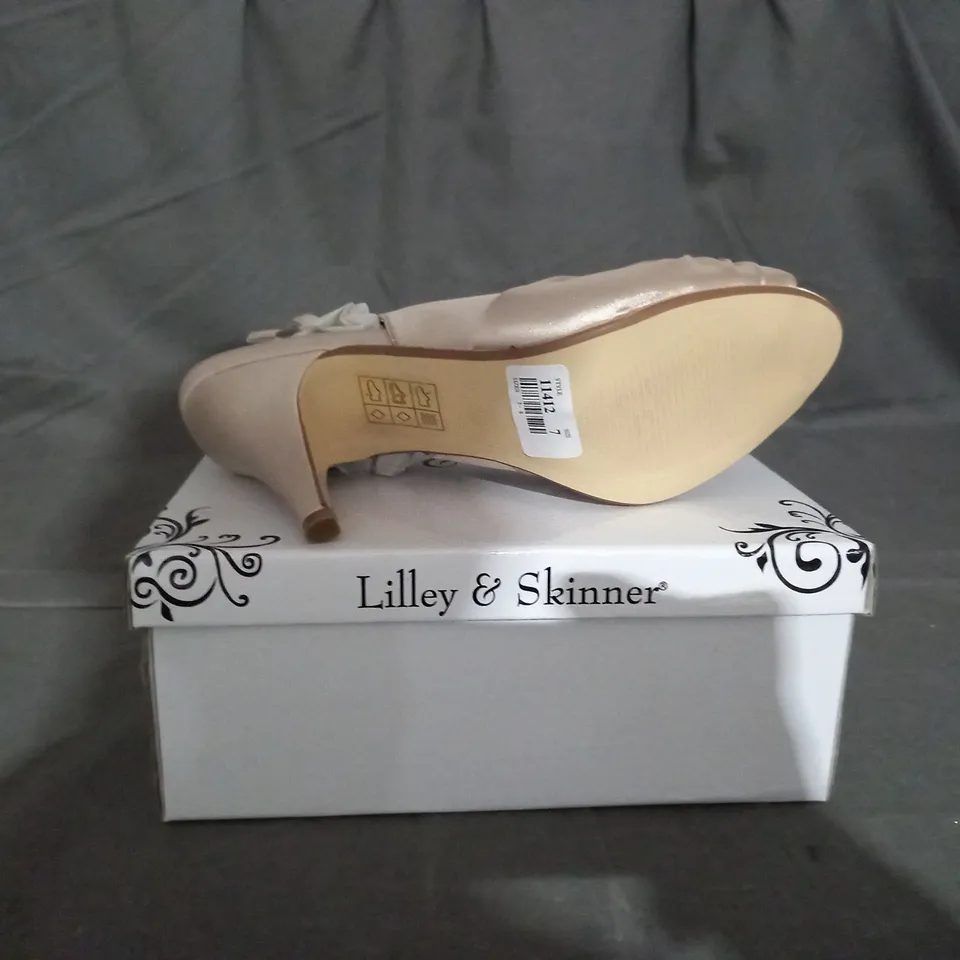 APPROXIMATELY 6 BOXED PAIRS OF LILLEY & SKINNER HIGH HEELED SANDALS IN PALE GOLD SIZE 7 