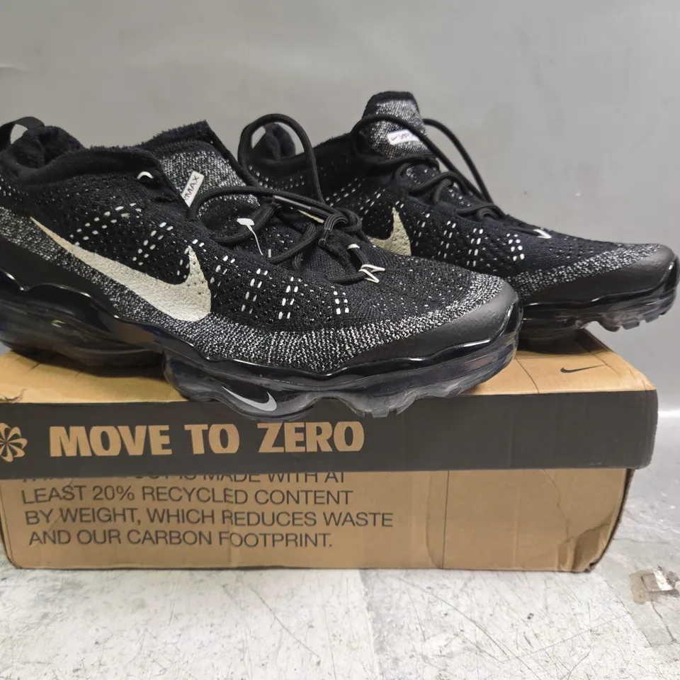 BOXED PAIR OF NIKE AIR VAPORMAX 2023 FK SHOES IN BLACK/WHITE SIZE UK 10