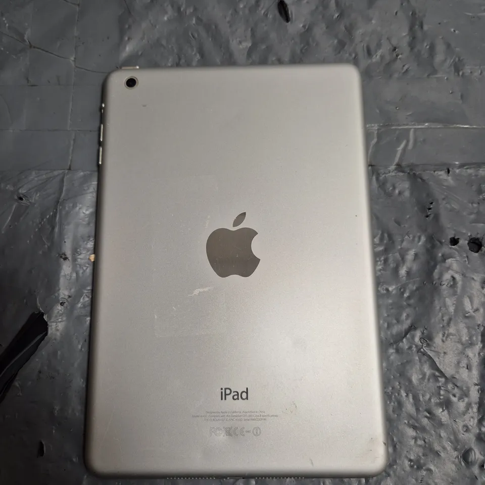 APPLE IPAD MINI IN WHITE - A1432