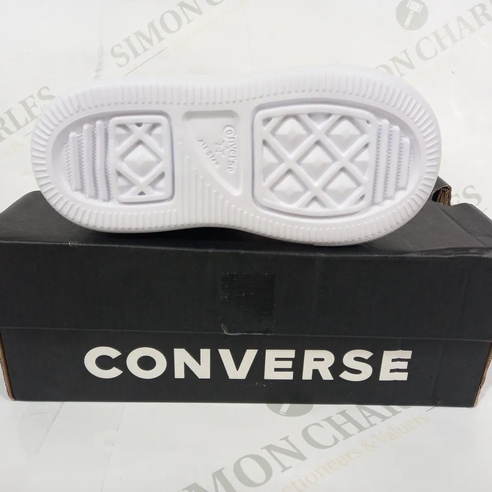 BOXED PAIR OF CONVERSE INFANT TRAINERS IN GREY/PINK UK SIZE 7