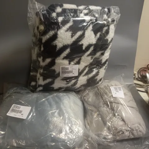 10 ASSORTED CLOTHING ITEMS TO INCLUDE CARDIGAN, 2PC PJ SET, 2 PC LOUNGE SET, ETC