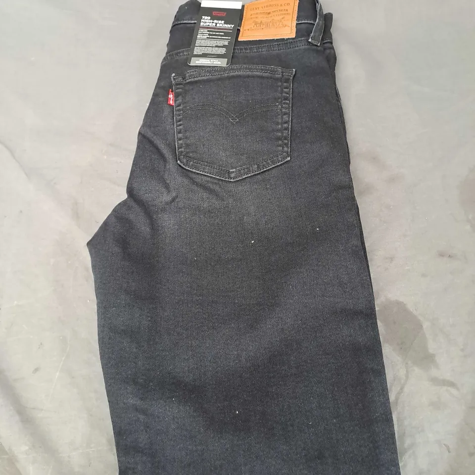 LEVI STRAUSS 720 HIGH RISE SUPER SKINNY JEANS SIZE W31