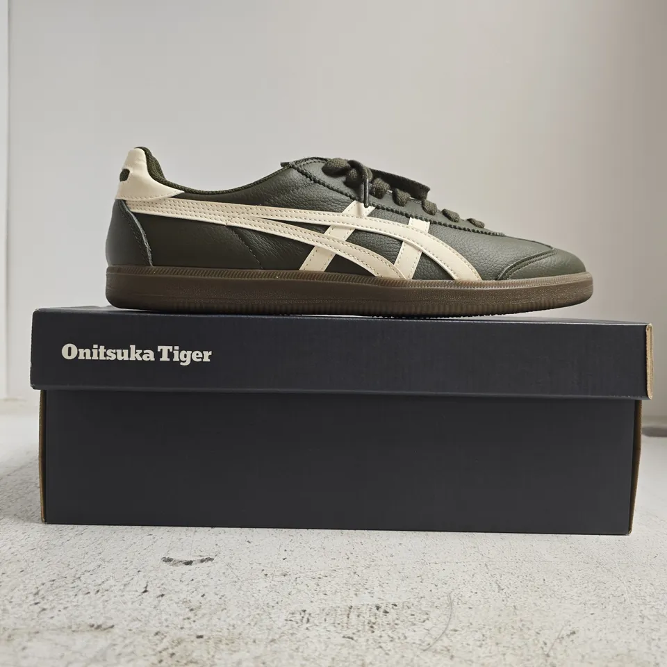 BOXED PAIR OF ONITSUKA TIGER TRAINERS IN SAGE/WHITE SIZE UK 9