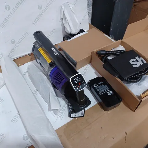BOXED SHARK COMPLETE HOME CORDLESS STICK VACUUM