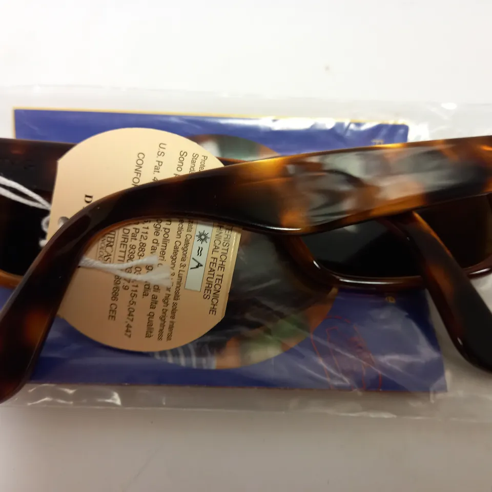 APPROX 12 DERIGO STING SUNGLASSES - BOXED