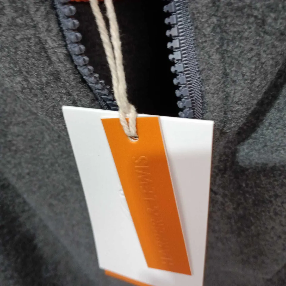 HARPER & LEWIS AUBIN 1/4 ZIP FLEECE – GREY, SIZE M
