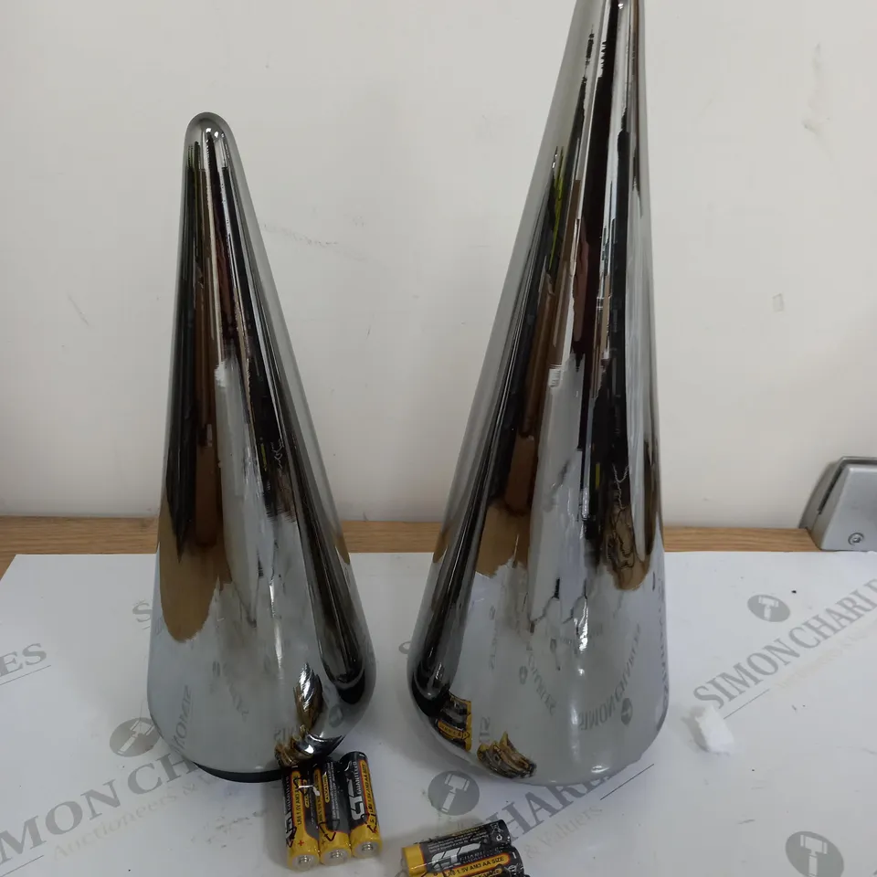 KELLY HOPPEN SET OF 2 INDOOR OUTDOOR PRELIT GLASS DECOR - REFLECTIVE CONES