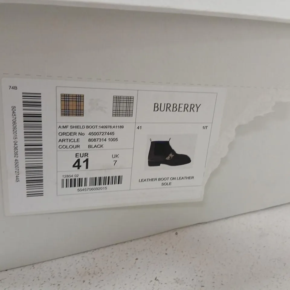 BURBERRY BLACK LEATHER BOOTS – UK 7 (EU 41)