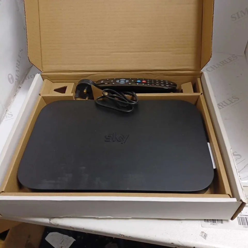 SKY Q1TB