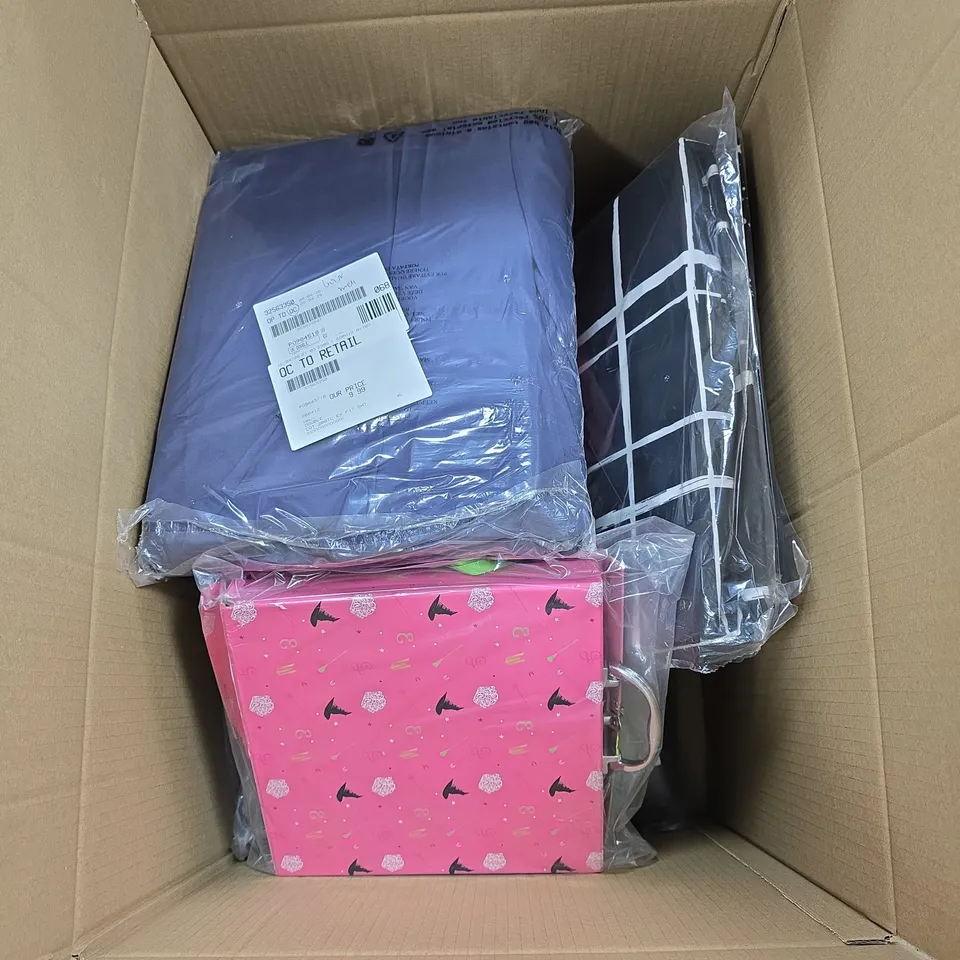 BOX OF APPROXIMATELY 15 ASSORTED HOUSEHOLD ITEMS TO INCLUDE VARIOUS BEDDING SETS, ORAL B REPLACEMENT HEADS ETC