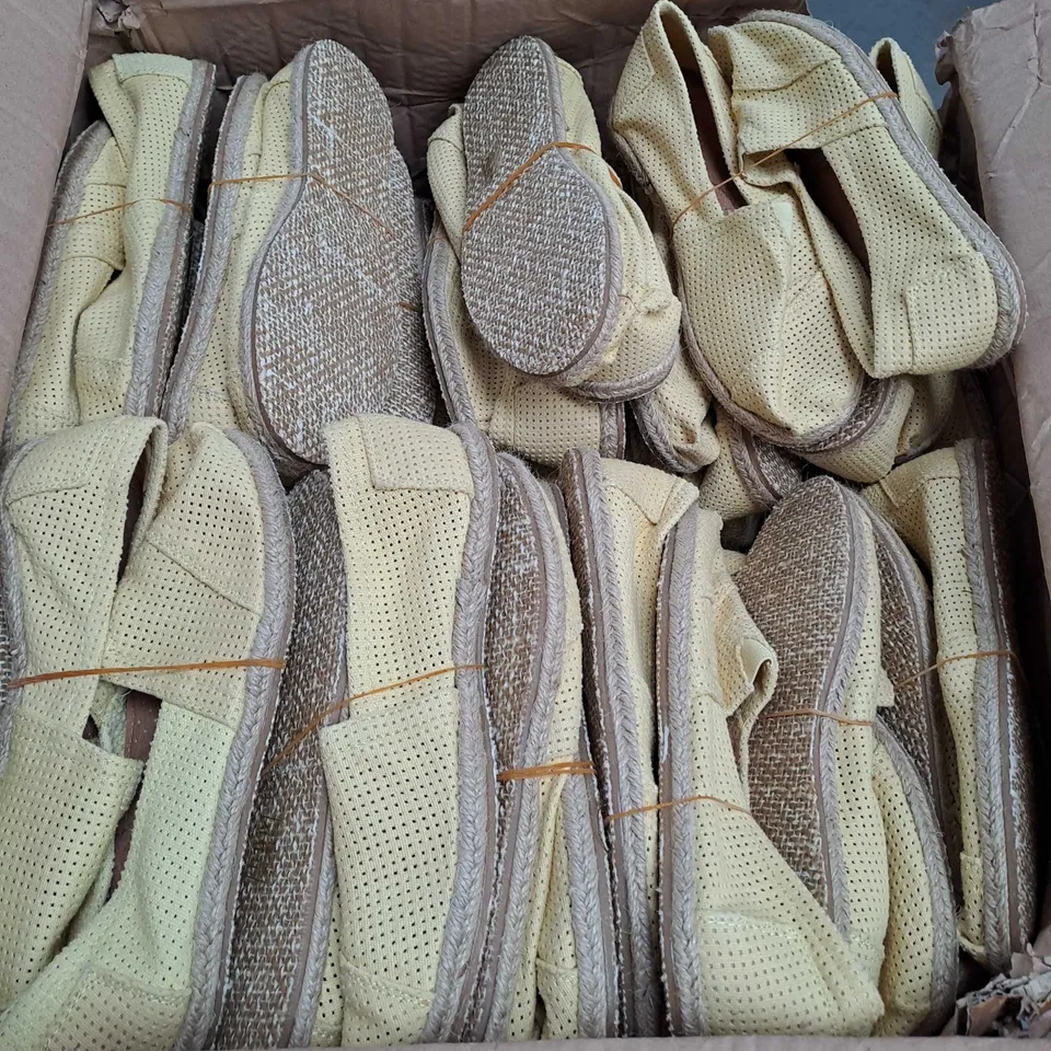 BOX OF APPROXIMATELY 30 PAIRS OF SLIP ON SHOES IN YELLOW PUNCH SIZE 5