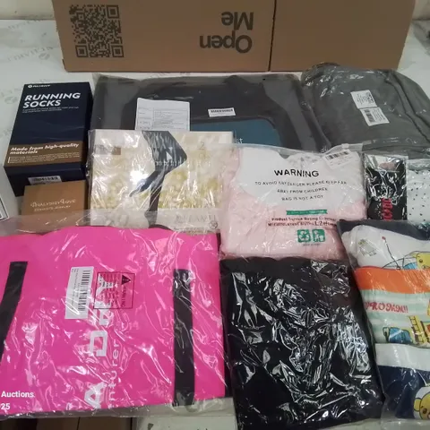 BOX CONTAINING LARGE QUANTITY OF MIXED EVERYDAY HOUSEHOLD ITEMS ETC. TO INCLUDE: CLOTHES, LOTS OF DRESS UP JEWELLERY, TIGHTS, WATCHES AND LOTS MORE