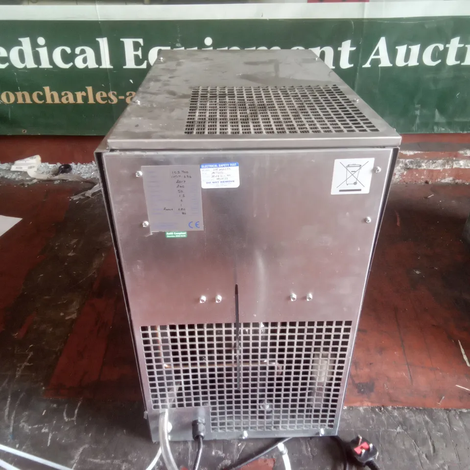 ICE MAKER ICS700 