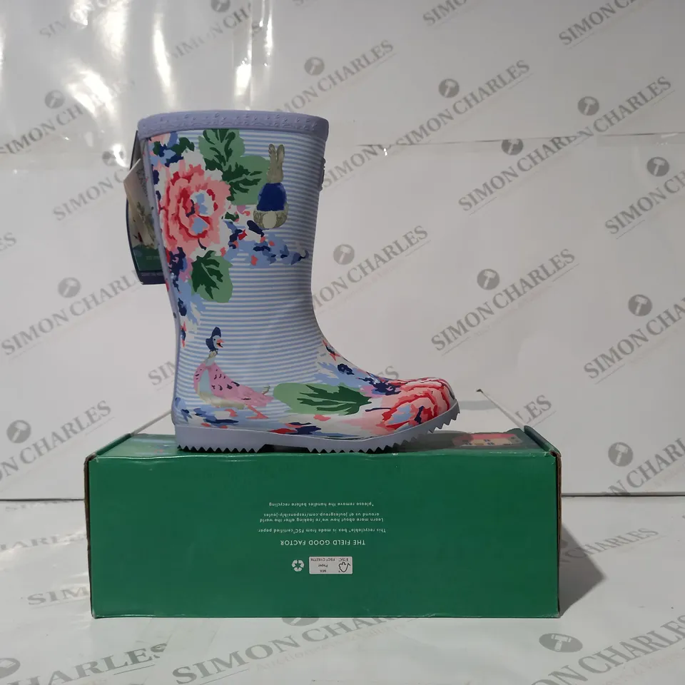 BOXED PAIR OF JOULES KIDS WELLINGTON BOOTS IN LIGHT BLUE W. FLORAL DESIGN UK SIZE 12