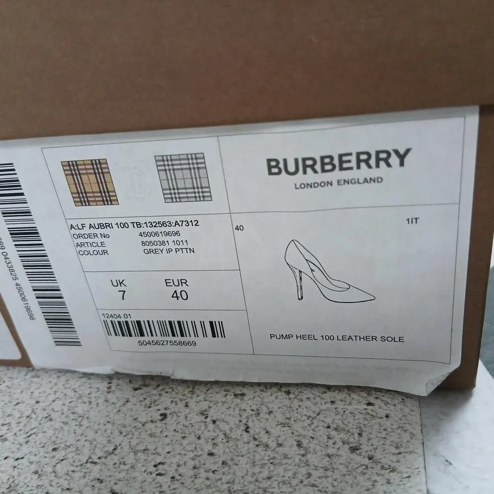 BURBERRY MONOGRAM HIGH HEEL PUMP – LEATHER SOLE, UK 7 (EUR 40)
